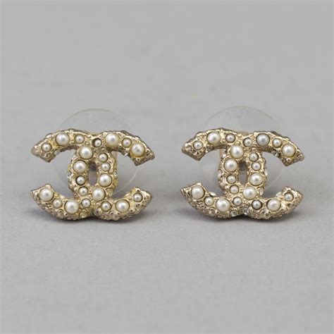 chanel örhängen online|Chanel pendant earrings.